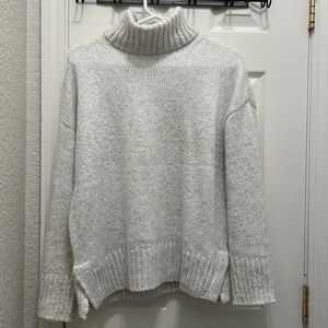 Banana Republic pullover loose turtleneck white/light gray sweater, Sz MP